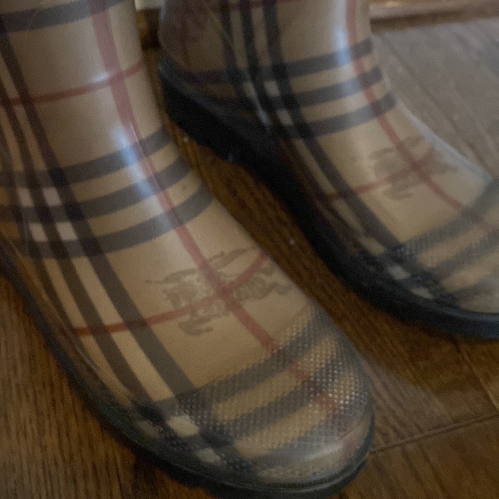 Burberry rain boots - Picture 2 of 2